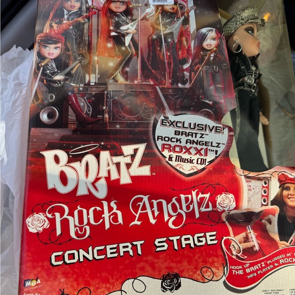 Bratz Rock Angelz Roxxi Doll with Music CD and concert stage UNOPENED MAKE OFFER - Picture 2 of 2